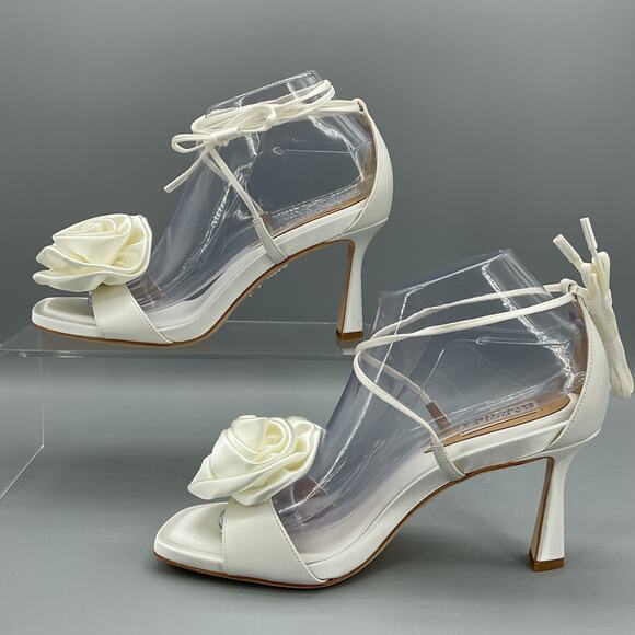 NEW Badgley Mischka Women’s Janelle Ankle Tie Sandals White Size 8 - Picture 2 of 10